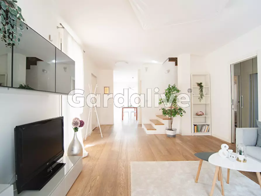 Immagine 8 di Villa in vendita  a Toscolano-Maderno