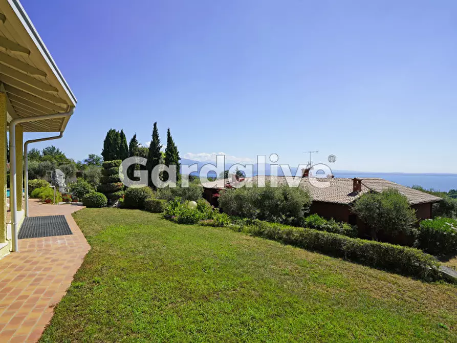 Immagine 1 di Villa in vendita  in Via Daller Bianca a Soiano Del Lago