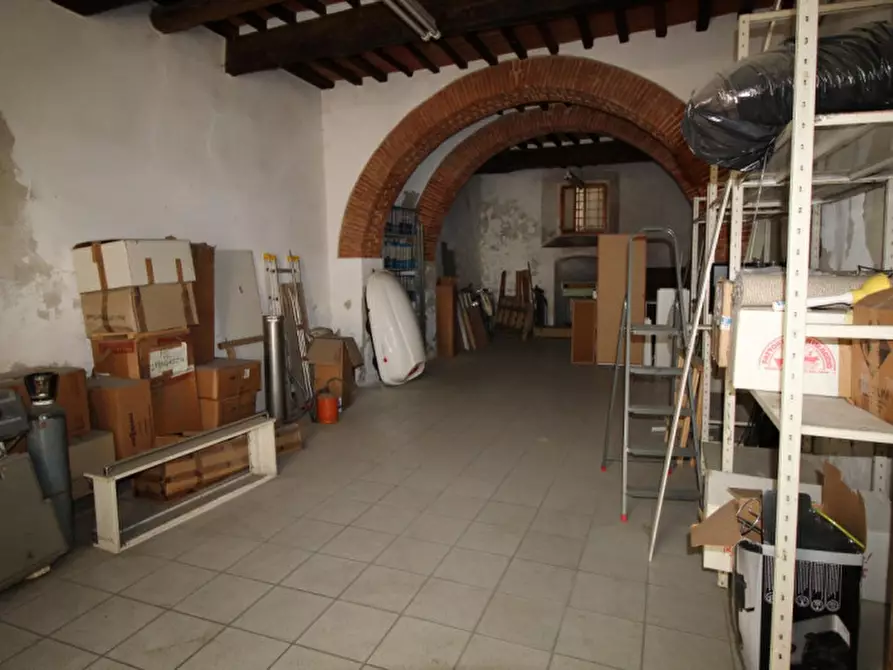 Immagine 2 di Magazzino in vendita  in via cennano a Montevarchi