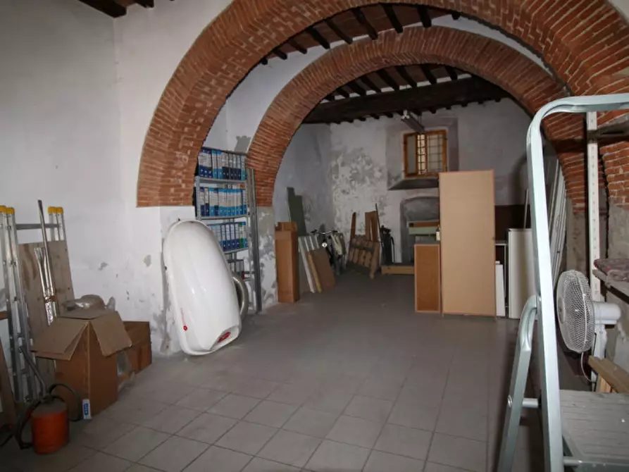 Immagine 4 di Magazzino in vendita  in via cennano a Montevarchi