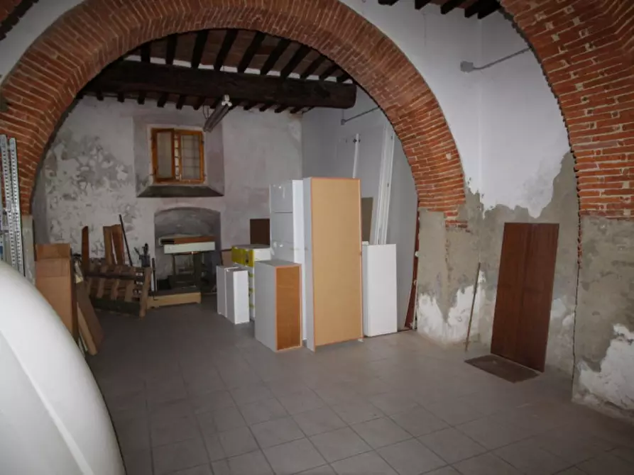 Immagine 5 di Magazzino in vendita  in via cennano a Montevarchi