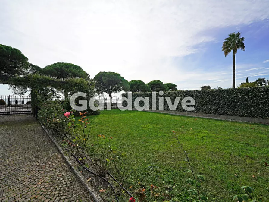 Immagine 2 di Villa in vendita  a Toscolano-Maderno