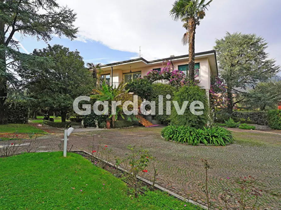 Immagine 7 di Villa in vendita  a Toscolano-Maderno