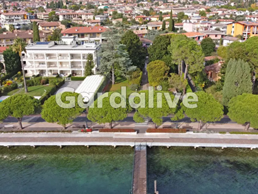 Immagine 10 di Villa in vendita  a Toscolano-Maderno