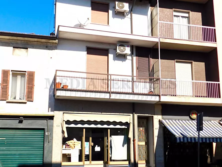 Immagine 2 di Negozio in vendita  in corso Cavour n° 151 a Garlasco