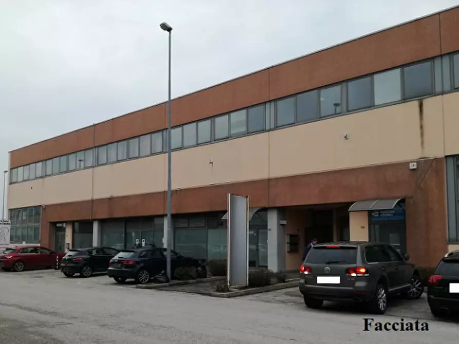 Immagine 1 di Laboratorio in vendita  a Vicenza