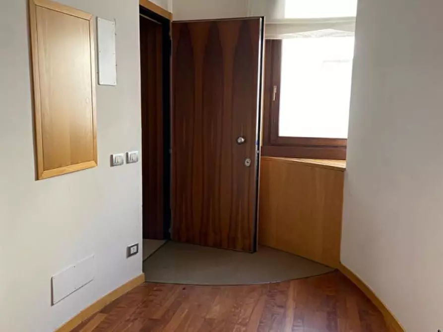 Immagine 3 di Ufficio in affitto  a Lonigo