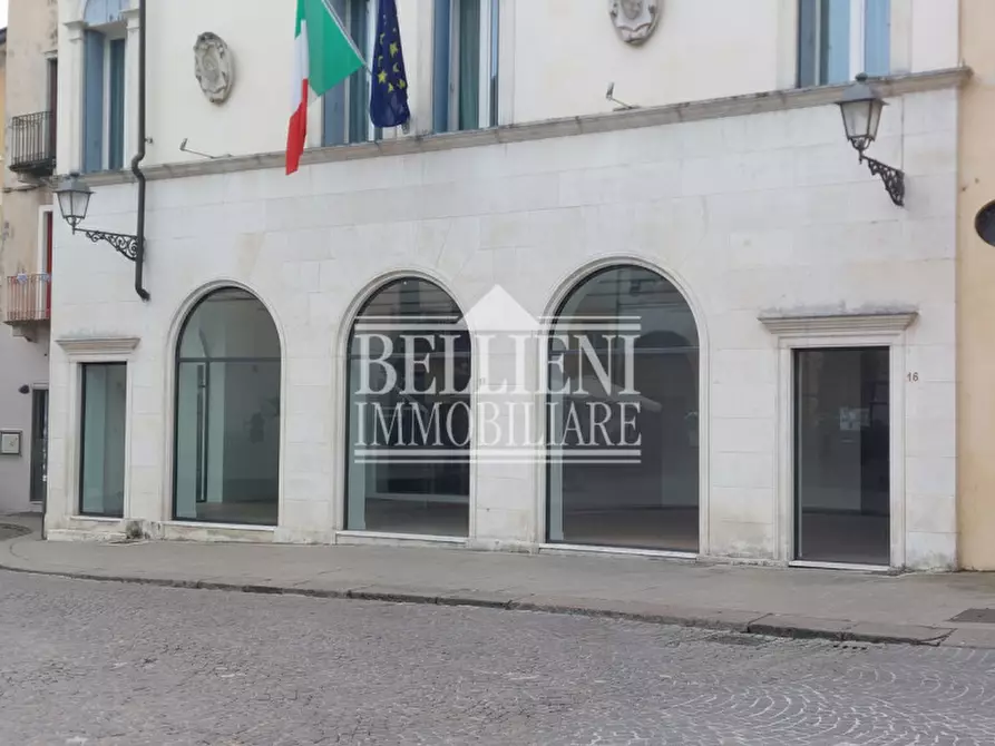 Immagine 2 di Negozio in affitto  in Piazza del Castello a Vicenza