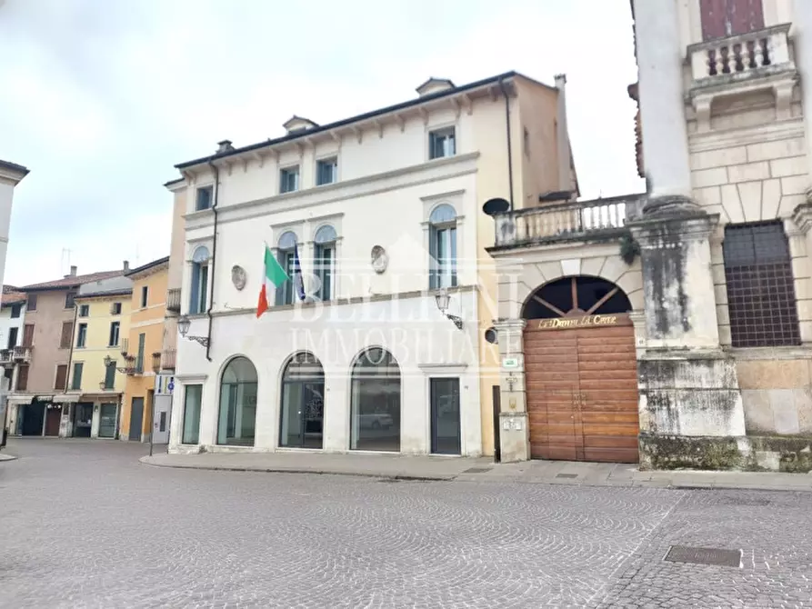 Immagine 3 di Negozio in affitto  in Piazza del Castello a Vicenza