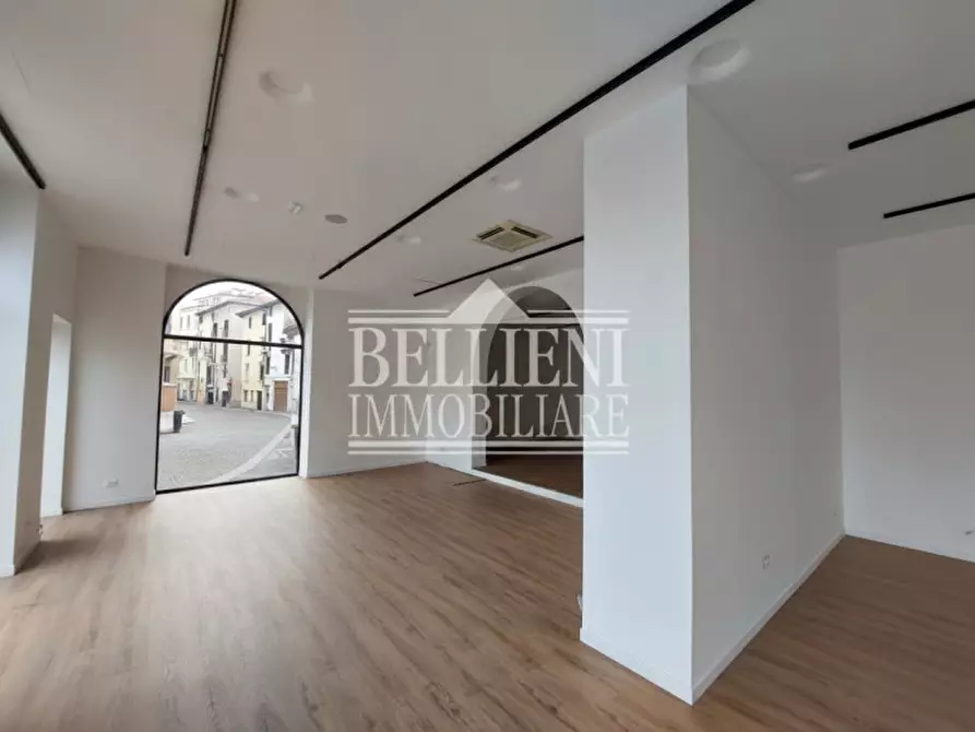 Immagine 9 di Negozio in affitto  in Piazza del Castello a Vicenza