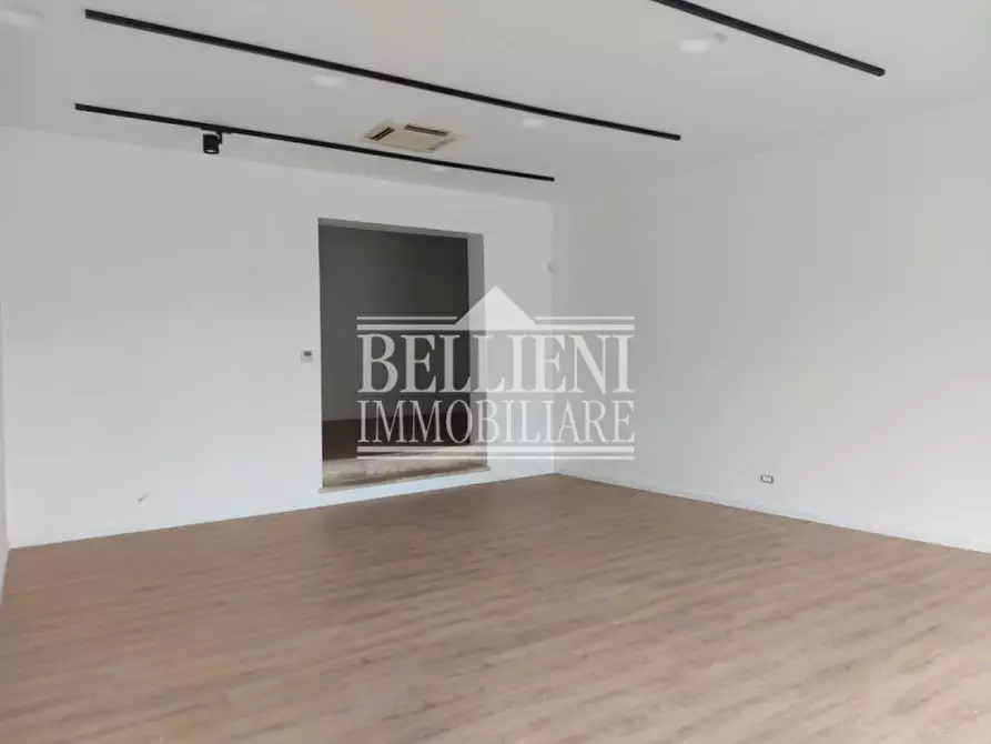 Immagine 14 di Negozio in affitto  in Piazza del Castello a Vicenza