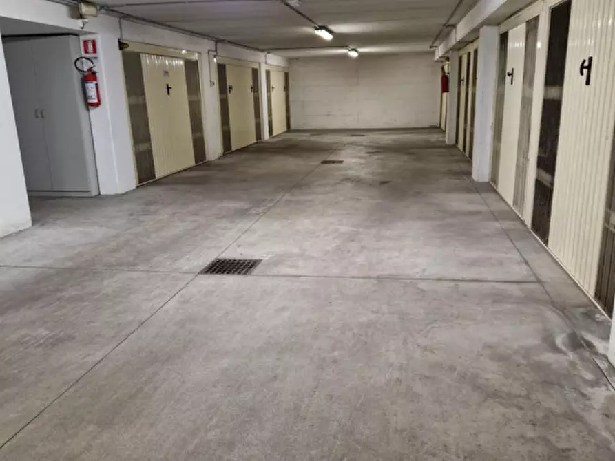 Immagine 1 di Garage in vendita  in Corso Padova a Vicenza