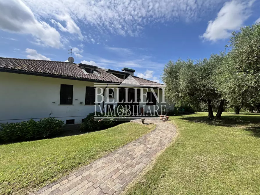Immagine 25 di Villa in vendita  in Via Riva a Creazzo
