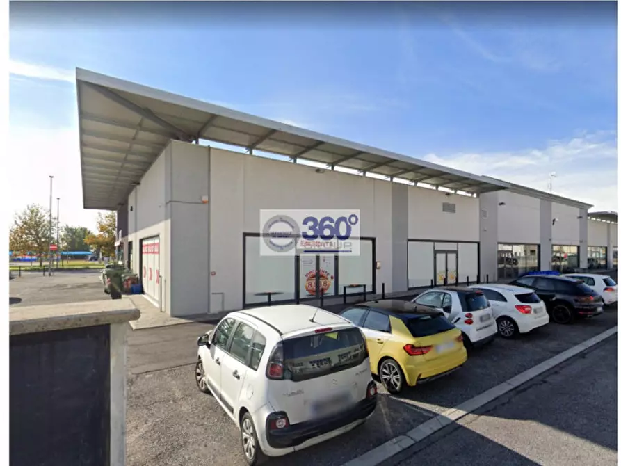 Immagine 1 di Negozio in affitto  in VIA passo gaia 30 a Rovato