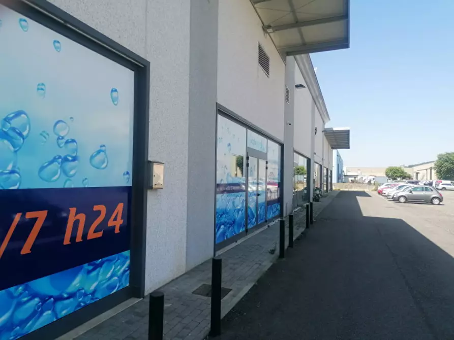 Immagine 4 di Negozio in affitto  in VIA passo gaia 30 a Rovato