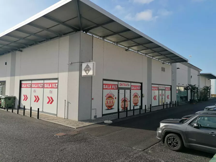 Immagine 8 di Negozio in affitto  in VIA passo gaia 30 a Rovato