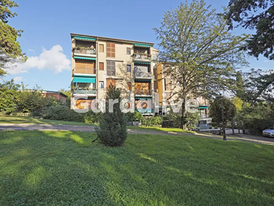 Immagine 1 di Appartamento in vendita  a Gardone Riviera