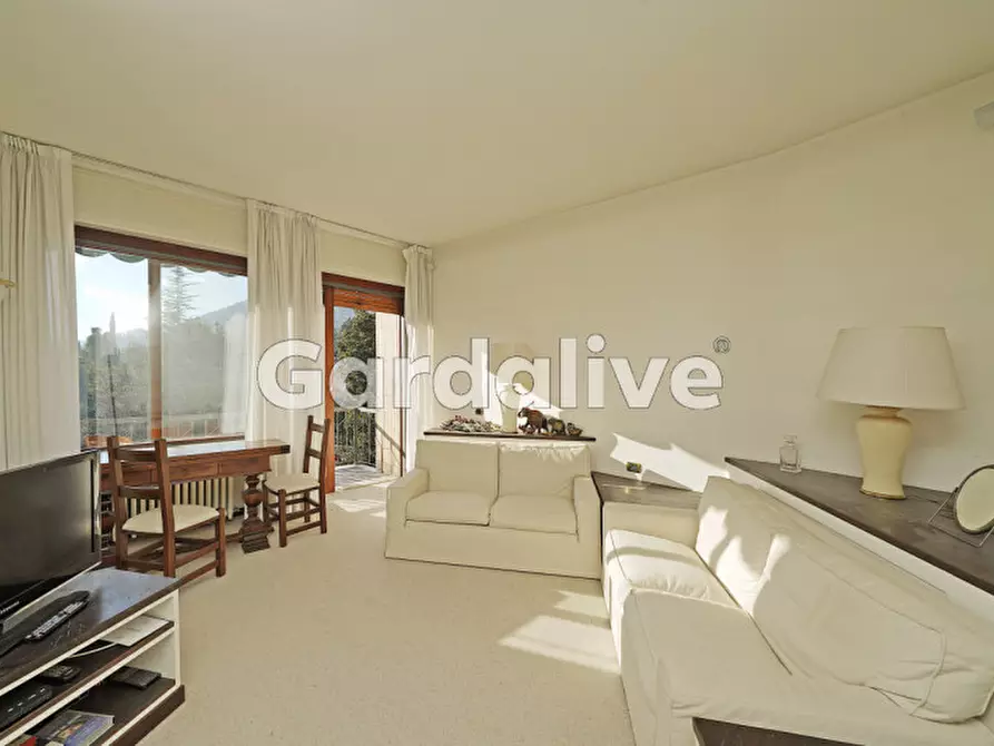 Immagine 3 di Appartamento in vendita  a Gardone Riviera