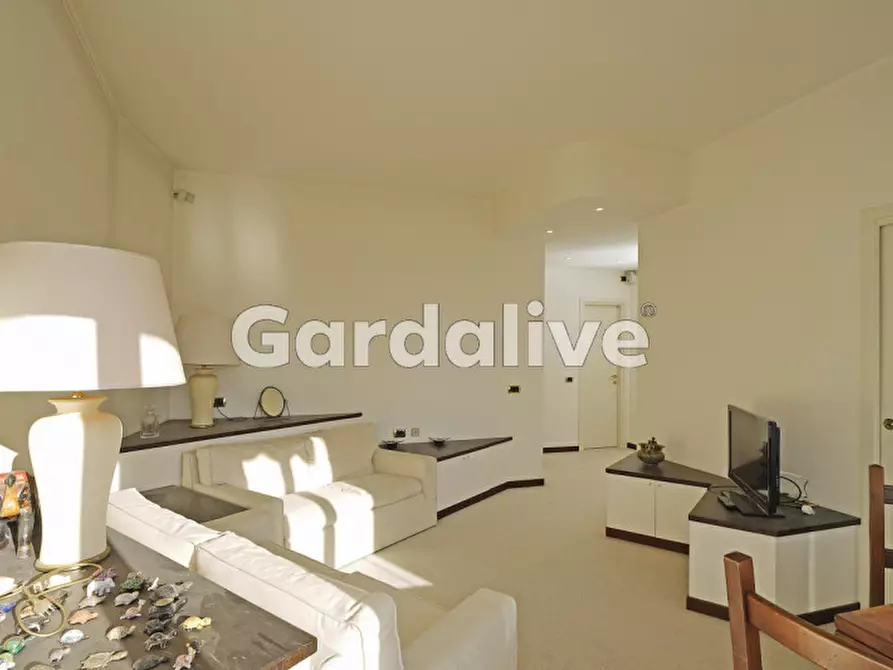 Immagine 4 di Appartamento in vendita  a Gardone Riviera