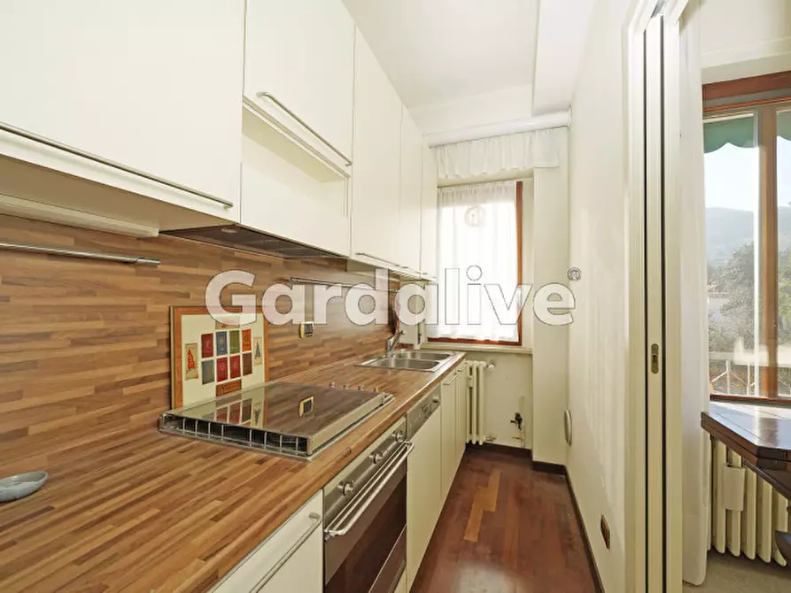 Immagine 5 di Appartamento in vendita  a Gardone Riviera