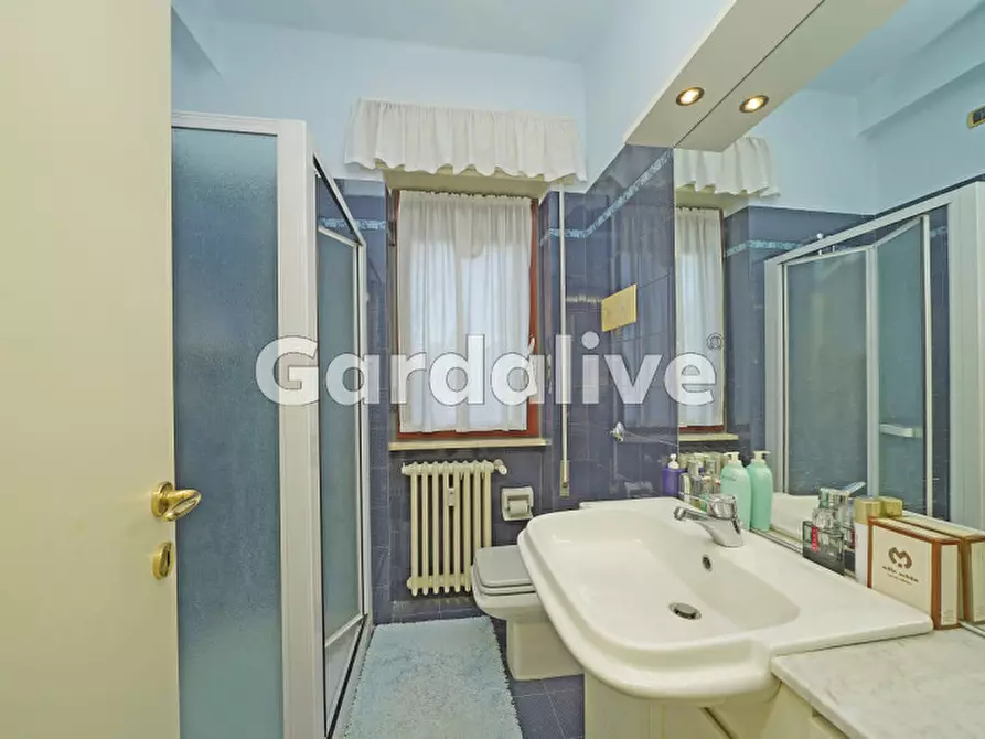 Immagine 8 di Appartamento in vendita  a Gardone Riviera