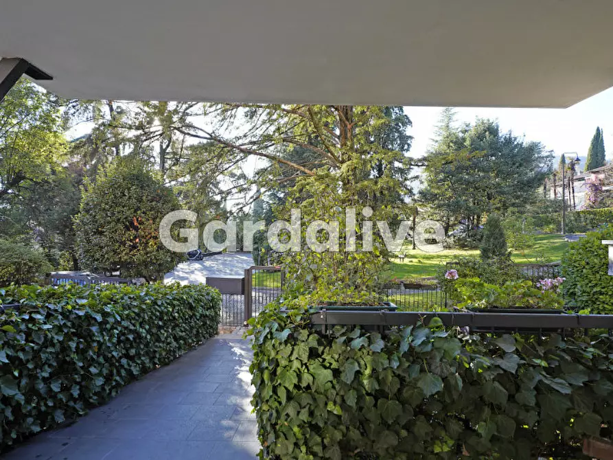 Immagine 9 di Appartamento in vendita  a Gardone Riviera