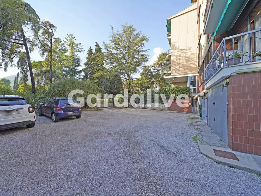 Immagine 11 di Appartamento in vendita  a Gardone Riviera