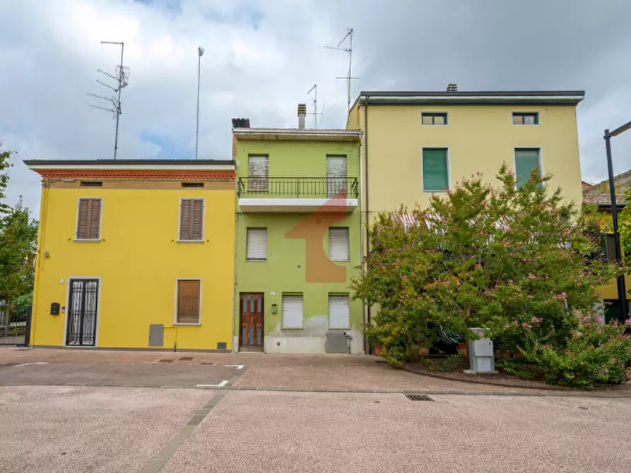 Immagine 2 di Villetta a schiera in vendita  in Via Guglielmo Marconi 30 a Fontevivo