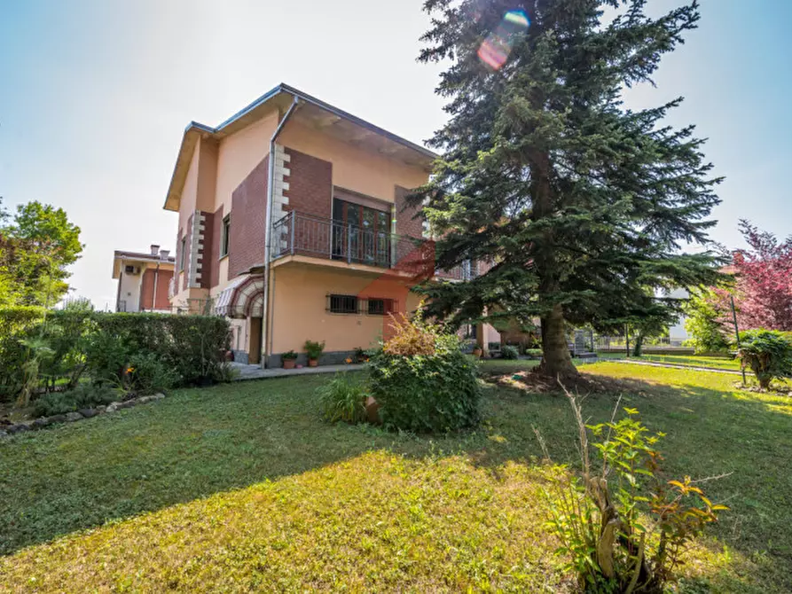 Immagine 1 di Villa in vendita  in Via Ghidini 2 a Soragna