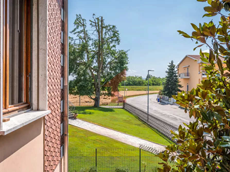 Immagine 24 di Villa in vendita  in Via Ghidini 2 a Soragna