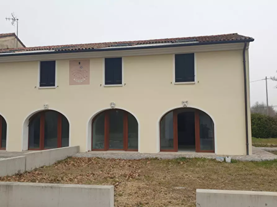 Immagine 1 di Casa trifamiliare in vendita  in via terraglio a Venezia