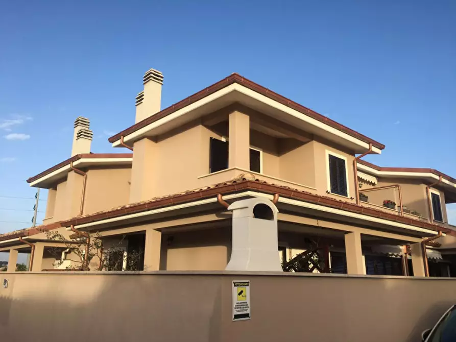 Immagine 2 di Casa trifamiliare in vendita  in via del canneto a Anzio