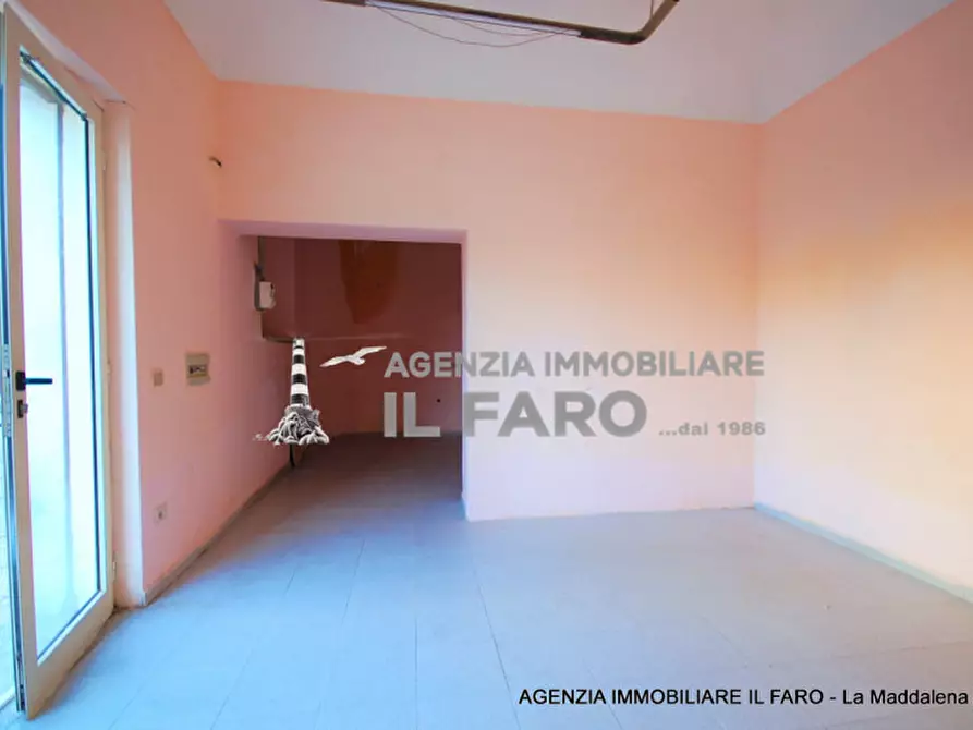 Immagine 2 di Attività commerciale in affitto  in Via Curtatone a La Maddalena