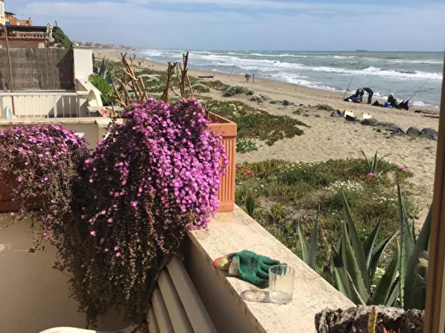 Immagine 2 di Villa in vendita  in VIA LIPSIA a Pomezia