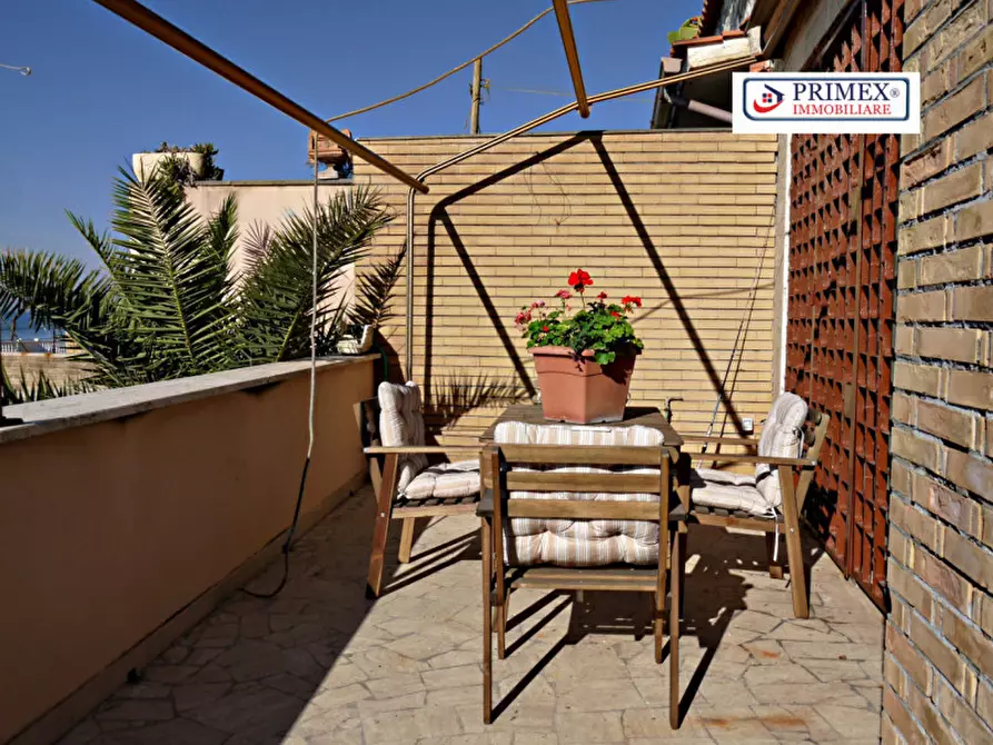 Immagine 3 di Villa in vendita  in VIA LIPSIA a Pomezia