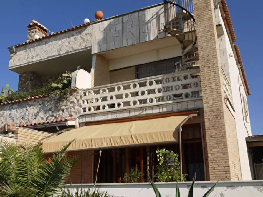 Immagine 10 di Villa in vendita  in VIA LIPSIA a Pomezia