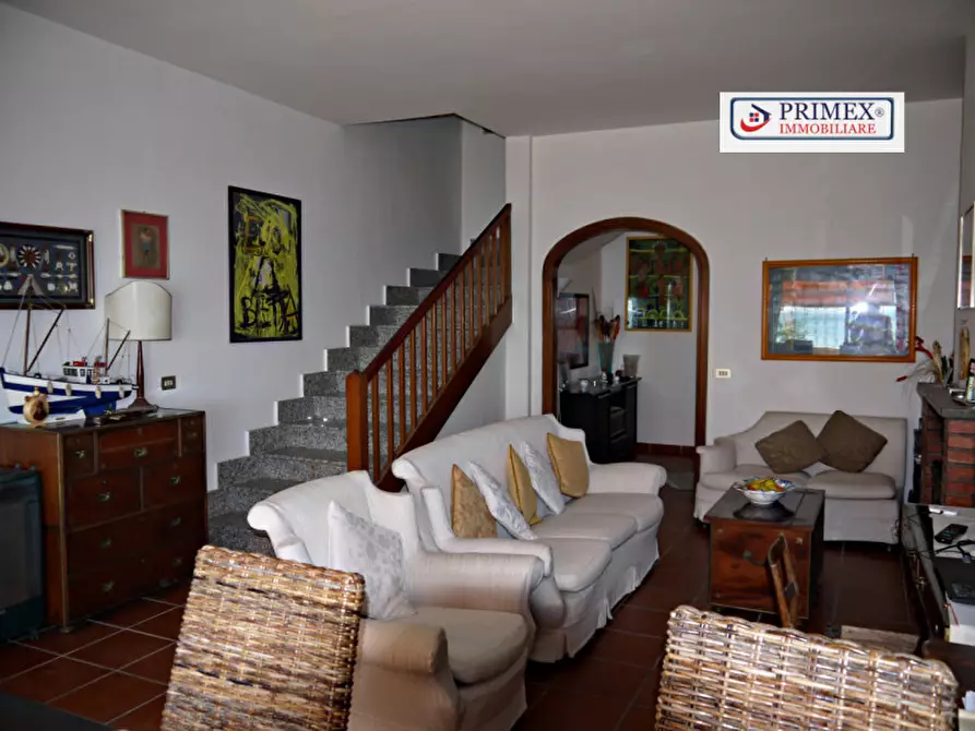 Immagine 12 di Villa in vendita  in VIA LIPSIA a Pomezia