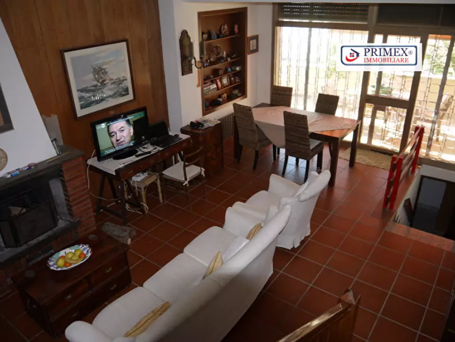 Immagine 15 di Villa in vendita  in VIA LIPSIA a Pomezia