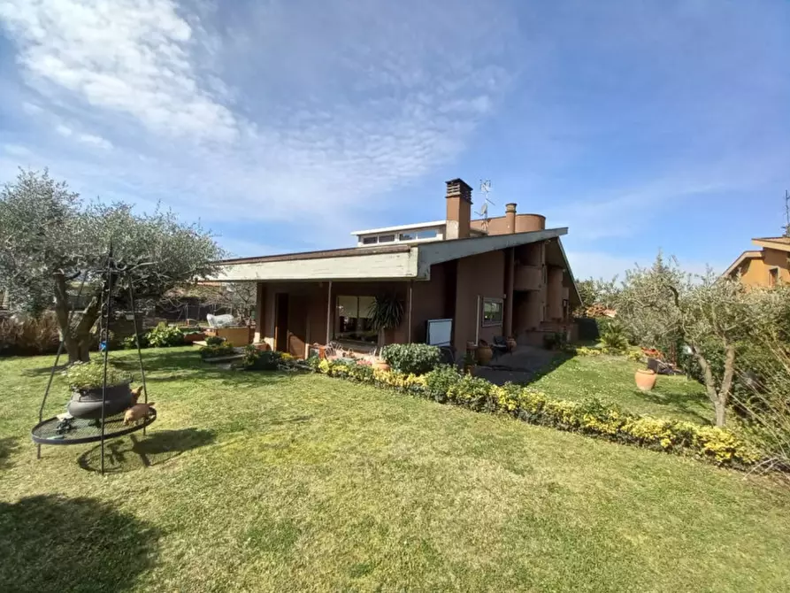 Immagine 1 di Villa in vendita  in via dei castelli romani a Rocca Di Papa