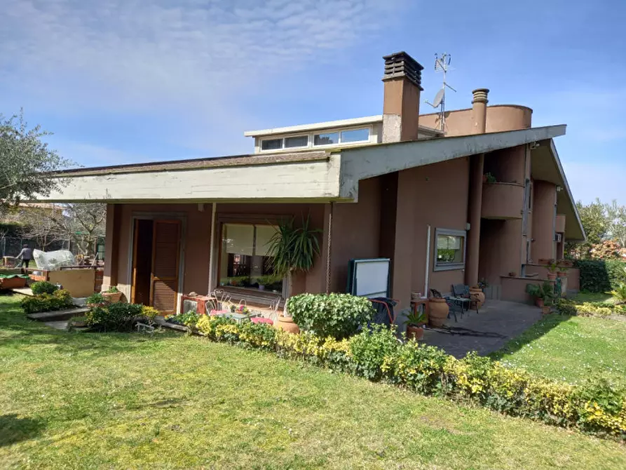 Immagine 2 di Villa in vendita  in via dei castelli romani a Rocca Di Papa