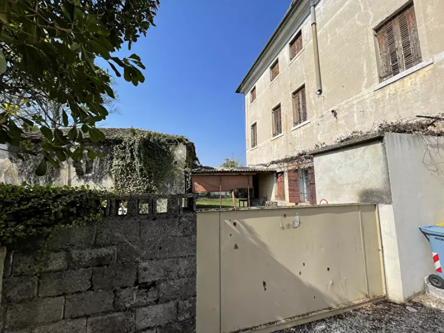 Immagine 10 di Casa indipendente in vendita  a Giavera Del Montello