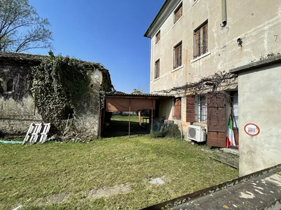 Immagine 13 di Casa indipendente in vendita  a Giavera Del Montello