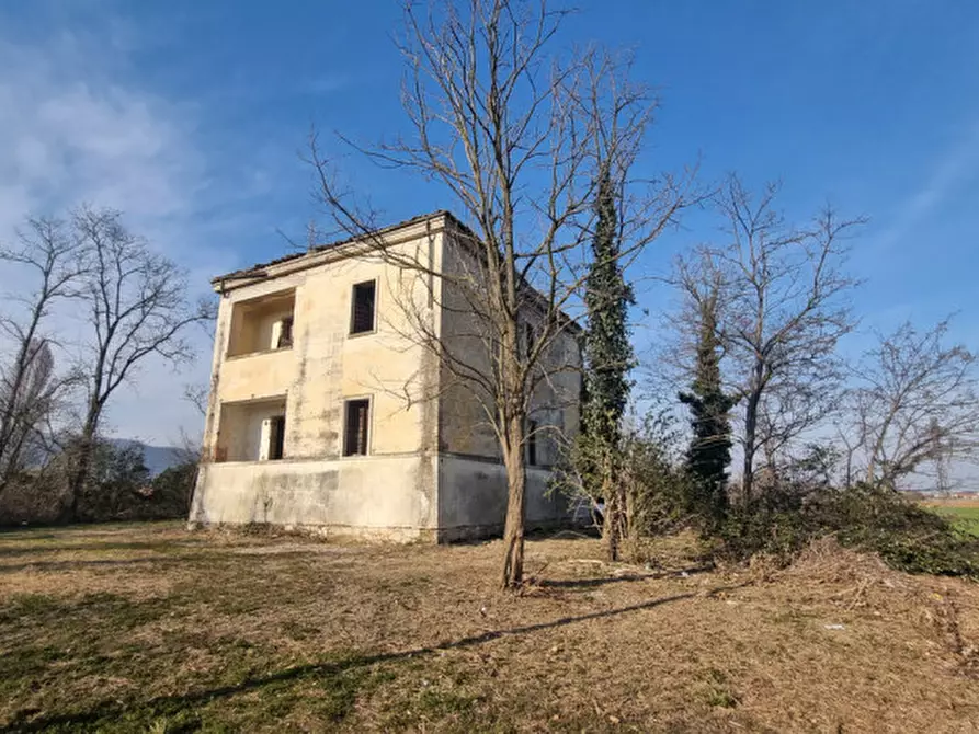 Immagine 1 di Rustico / casale in vendita  a Nanto