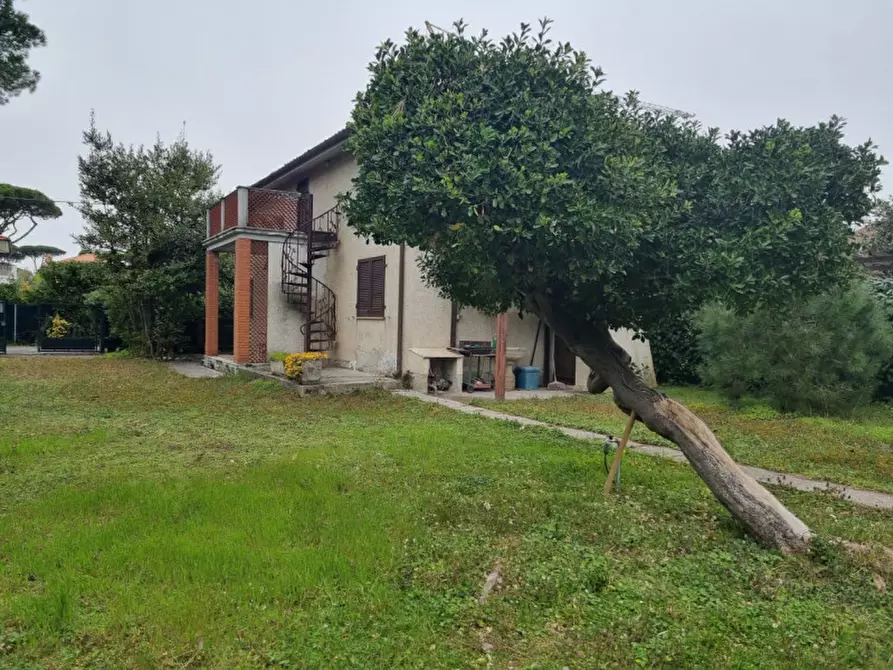 Immagine 1 di Villa in vendita  in via padre ignazio da carrara a Forte Dei Marmi