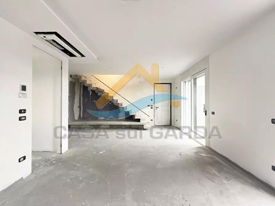 Immagine 2 di Appartamento in vendita  in Via Bell'Italia a Peschiera Del Garda