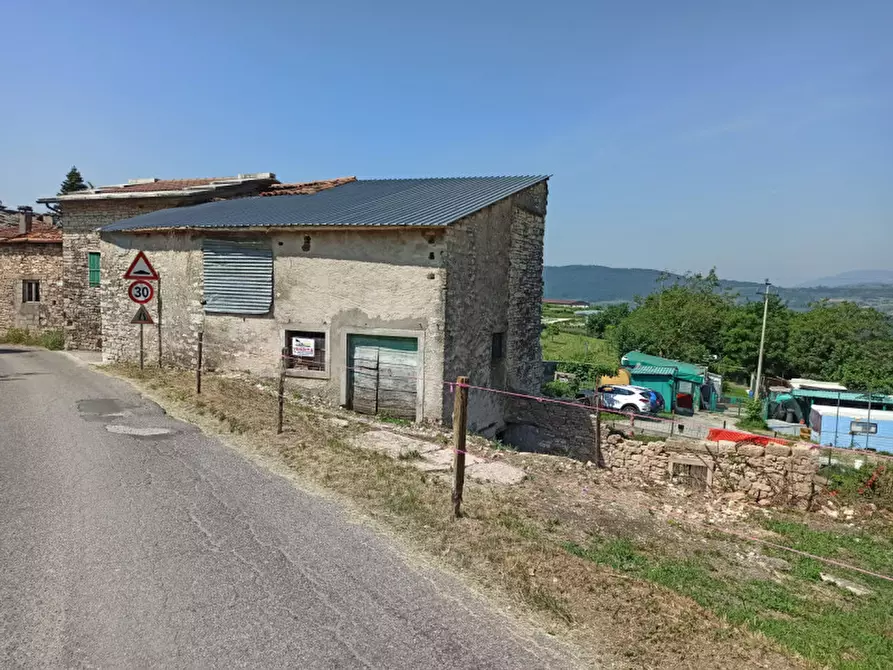 Immagine 2 di Rustico / casale in vendita  in Contrada Lonico a Cerro Veronese