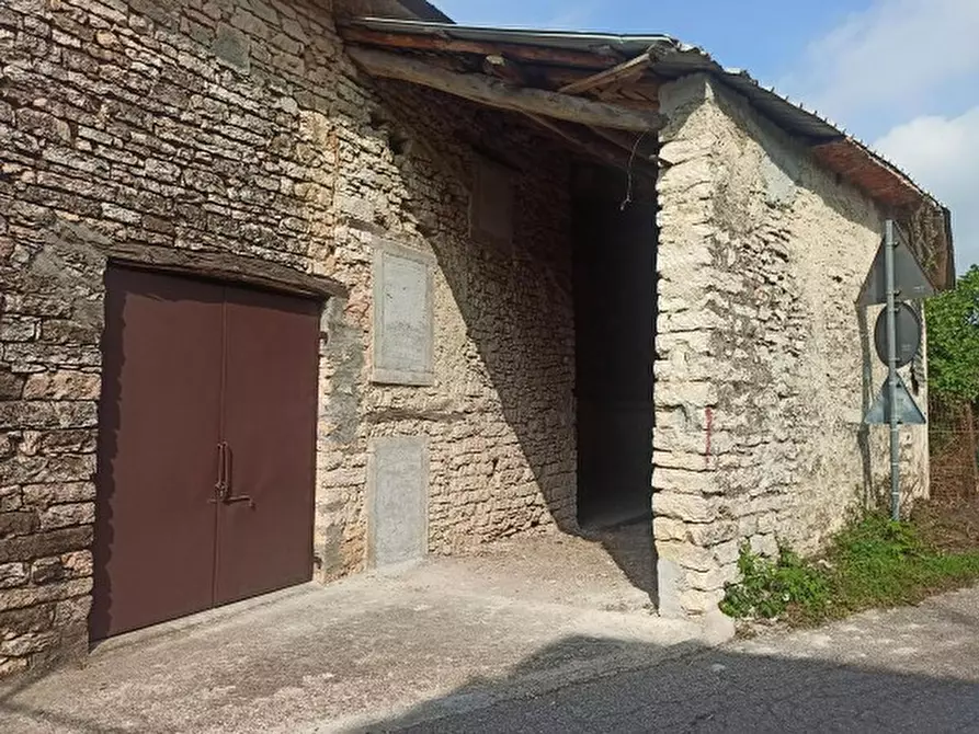 Immagine 4 di Rustico / casale in vendita  in Contrada Lonico a Cerro Veronese