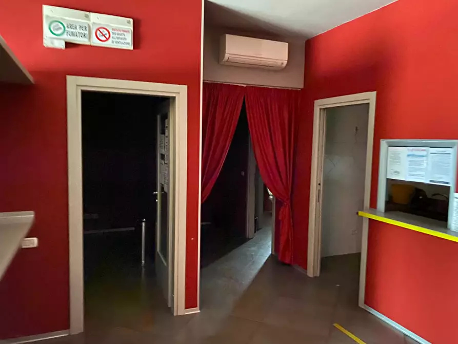 Immagine 2 di Negozio in affitto  in VIA CANOVA a Firenze