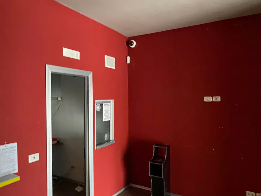 Immagine 4 di Negozio in affitto  in VIA CANOVA a Firenze