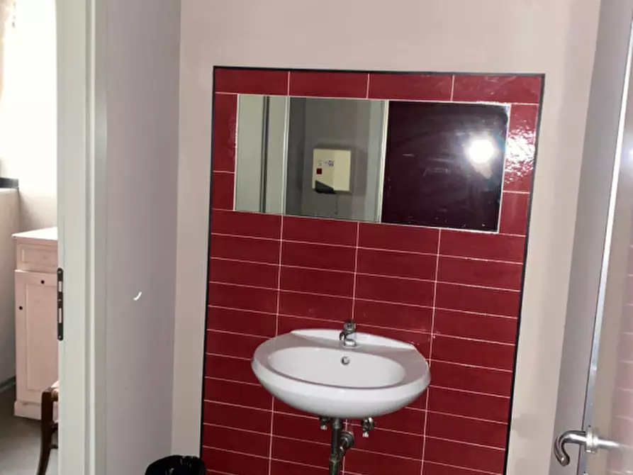 Immagine 7 di Negozio in affitto  in VIA CANOVA a Firenze